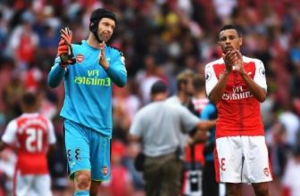 Arsenal na půdě obhájce titulu Arsenal na půdě obhájce titulu