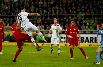 První, neporažený Bayern hostí Mönchengladbach První, neporažený Bayern hostí Mönchengladbach