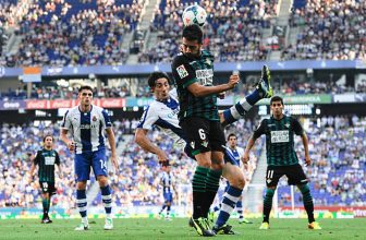 Espanyol na svém stadionu s Realem Betis Sevilla Espanyol na svém stadionu s Realem Betis Sevilla