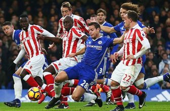 Třetí Chelsea hostí třinácté Stoke Třetí Chelsea hostí třinácté Stoke