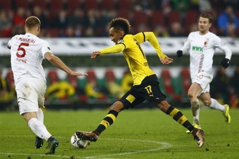 Signal Iduna Park hostí bitvu Dortmund vs Augsburg