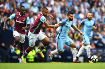 Šampion Manchester City jede pokračovat v oslavách na West Ham Šampion Manchester City jede pokračovat v oslavách na West Ham