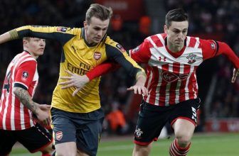 Arsenal v neděli po obědě se Svatými Arsenal v neděli po obědě se Svatými