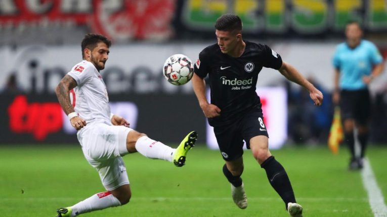Duel Frankfurt vs Düsseldorf nabídne souboj ze středu tabulky Bundesligy. Jak tipovat?