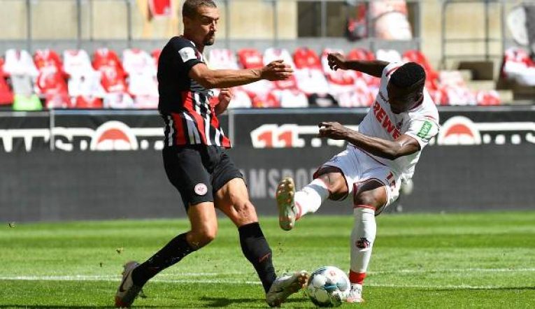 Nedělní program 4. kola Bundesligy nabídne duel Kolín-Frankfurt. Jak vsadit?