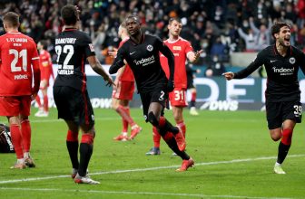 Union a Eintracht v "remízové krizi". V neděli se ukáže, kdo naskočí na vítěznou vlnu