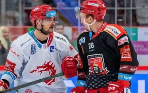 Třinec vévodí Extralize, dokáže vyhrát i na ledě Mountfieldu?