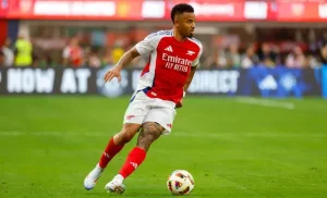 Jeden z největších favoritů Premier League Arsenal startuje doma s Wolves