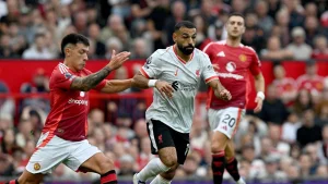 Souboj Liverpoolu s Manchesterem United má jasného favorita, vedoucí celek Premier League