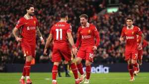 Lídr Premier League Liverpool letí do Paříže, aby zde změřil síly s PSG