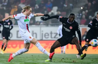 Augsburg se opevňuje na příjezd 3. Frankfurtu