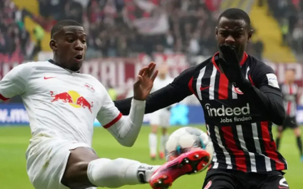 3. místo Bundesligy - Frankfurt a Lipsko si o něj zahrají už v sobotu!