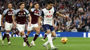 Kohouti už myslí na finále Evropské ligy, ve Villa Park by moc potrápit neměli
