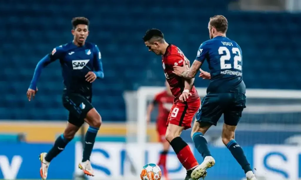 Přišel o 30 gólů, ale zatím šlape. Vyloupí Frankfurt i Hoffenheim?