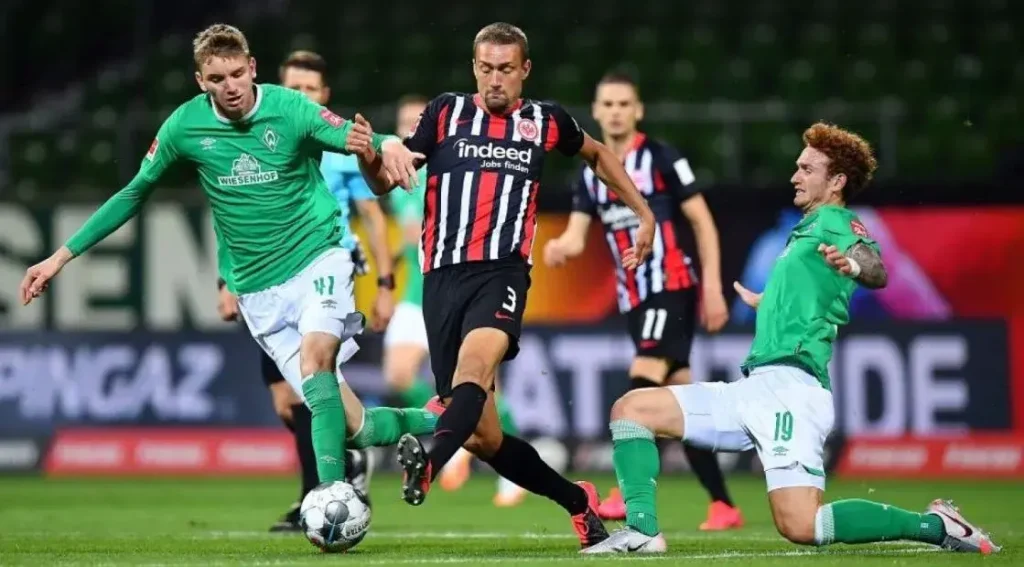 Frankfurt vs Brémy o to, kdo prodlouží sérii neporazitelnosti!