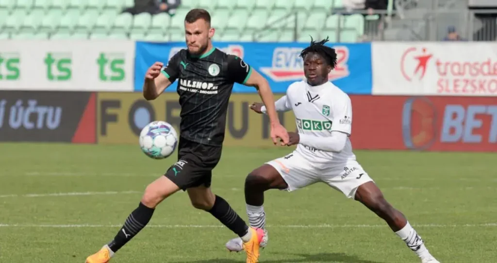 Černý kůň ligy v akci: Pošmákne si Karviná i na Klokanech, kteří se trápí?