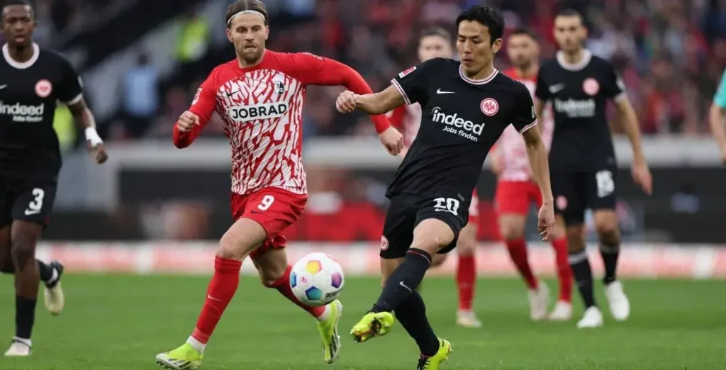 Přestřelka = tutovka. Vyhraje rozjetý Freiburg nebo se Frankfurt vrátí na vítěznou vlnu?