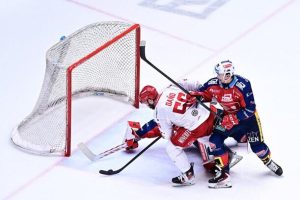 Třinec nemůže uhnout! Oslaví Pardubice titul už v úterý?