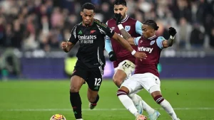 Kladiváři a Kanonýři v nedělním podvečerním utkání Premier League