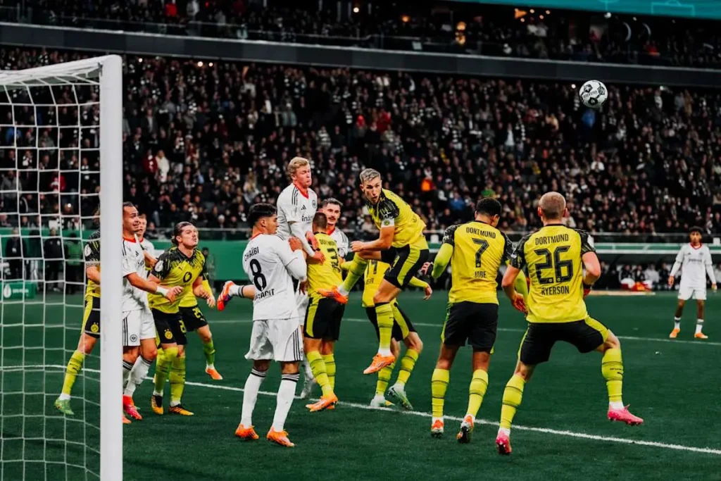 Šílená přestřelka s 6 góly? Dortmund a Frankfurt to umí!